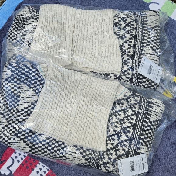 Free People Jupiter Pullover Turtleneck Sweater Falling Waters Combo Sm Md NWT - Picture 11 of 16